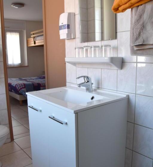 اتاق استاندارد چهار تخته, Gai Relais