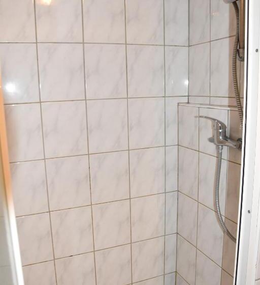 اتاق استاندارد چهار تخته, Gai Relais