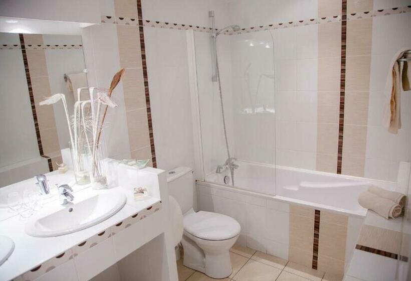 Семейный Номер, Hostellerie De Bretonnière   Groupe Logis Hotels