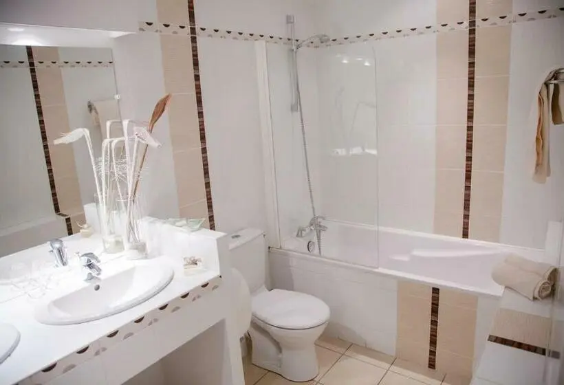 ファミリールーム, Hostellerie De Bretonnière   Groupe Logis Hotels