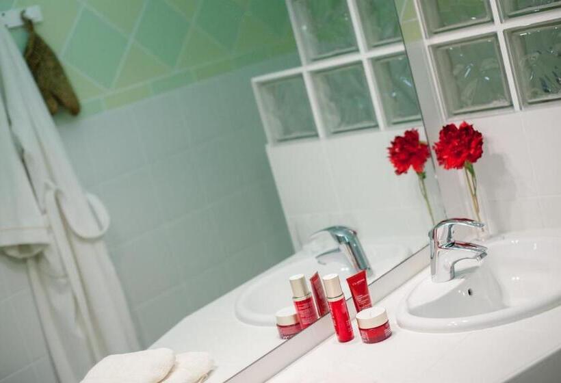 اتاق استاندارد سه نفره, Hostellerie De Bretonnière   Groupe Logis Hotels