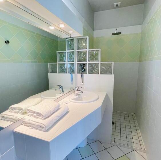 标准三人间, Hostellerie De Bretonnière   Groupe Logis Hotels