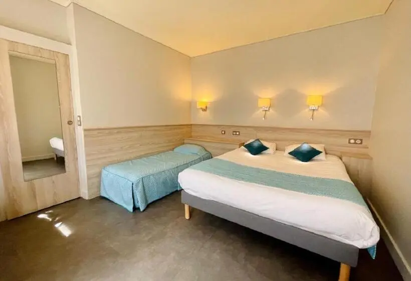 スタンダードトリプルルーム, Hostellerie De Bretonnière   Groupe Logis Hotels
