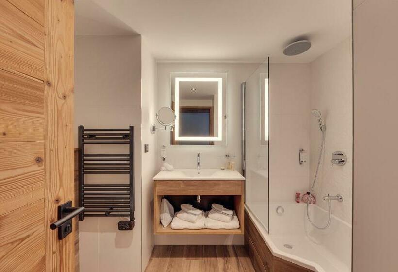 اتاق سوپریور با چشمانداز کوهستان, Avancher