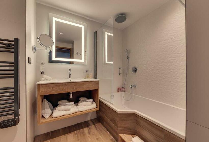 اتاق خانوادگی, Avancher