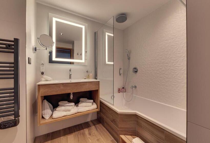 سوییت جونیور, Avancher