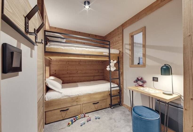 اتاق خانوادگی, Avancher