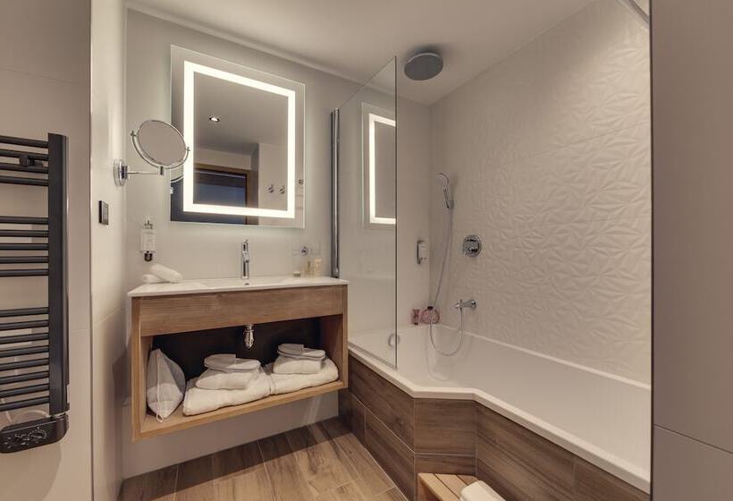 اتاق خانوادگی, Avancher