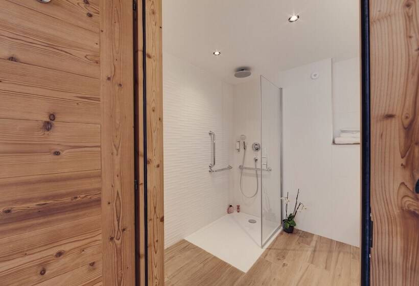 سوییت جونیور, Avancher