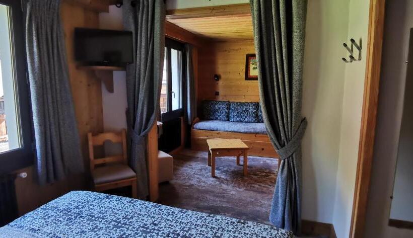 סוויטת ג'וניור, Hôtel Chalet Les Ecureuils Restaurant, Sauna & Spa Garage