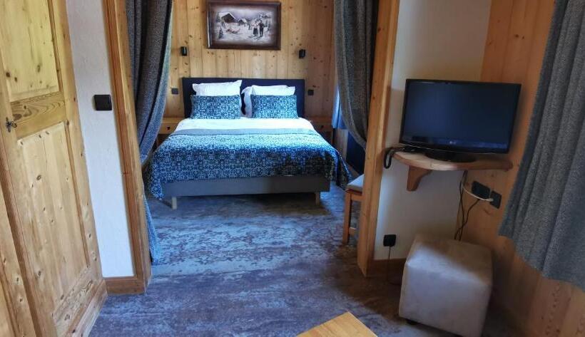 Полулюкс, Hôtel Chalet Les Ecureuils Restaurant, Sauna & Spa Garage