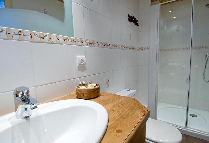 סוויטת ג'וניור, Hôtel Chalet Les Ecureuils Restaurant, Sauna & Spa Garage