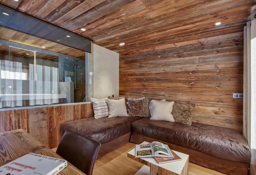 Люкс с Балконом, Hôtel Chalet Les Ecureuils Restaurant, Sauna & Spa Garage