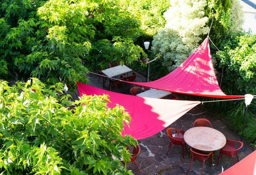 四人标准间, Hôtel Juantorena