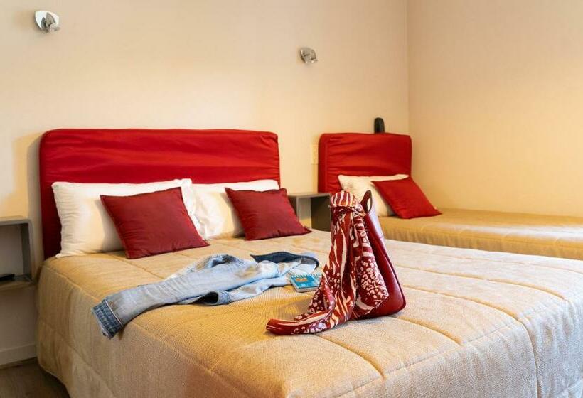 غرفة قياسية ثلاثية, Hôtel Juantorena