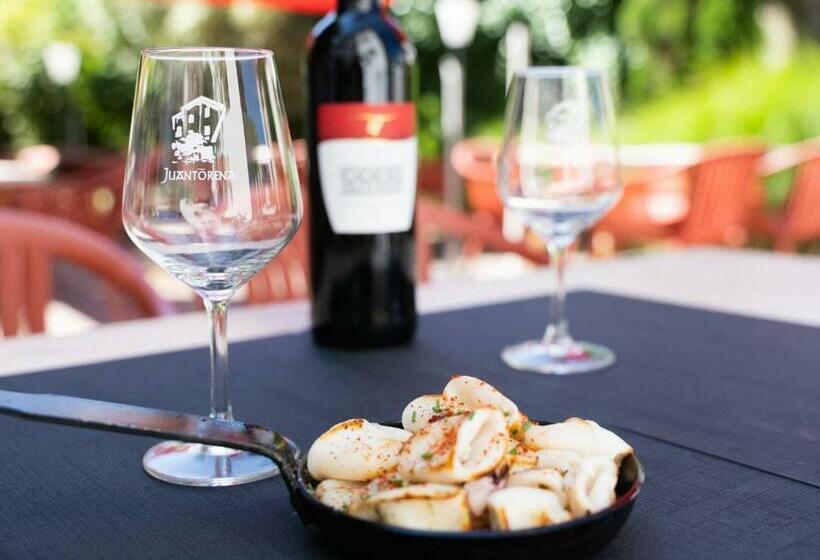 标准三人间, Hôtel Juantorena