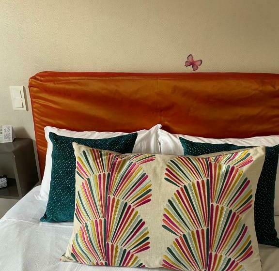 غرفة قياسية, Hôtel Juantorena