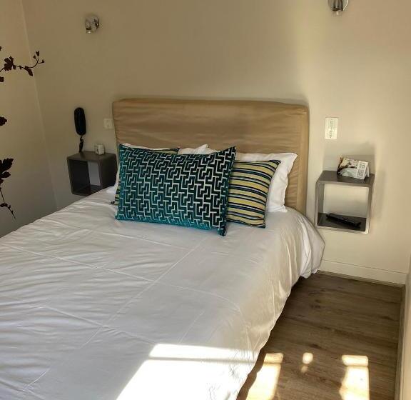 غرفة قياسية, Hôtel Juantorena