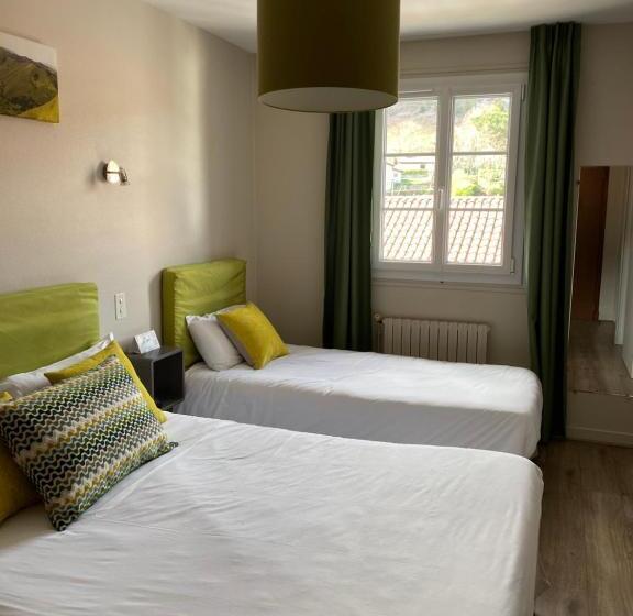 标准三人间, Hôtel Juantorena