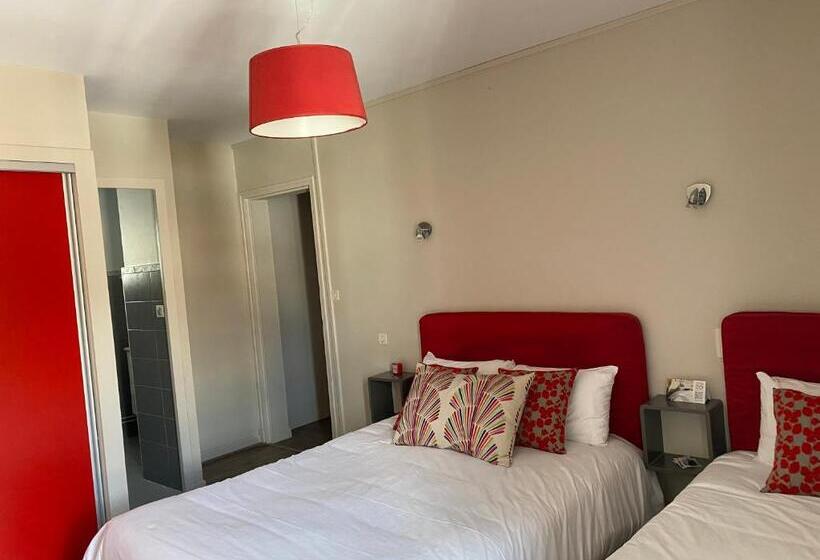 غرفة قياسية ثلاثية, Hôtel Juantorena