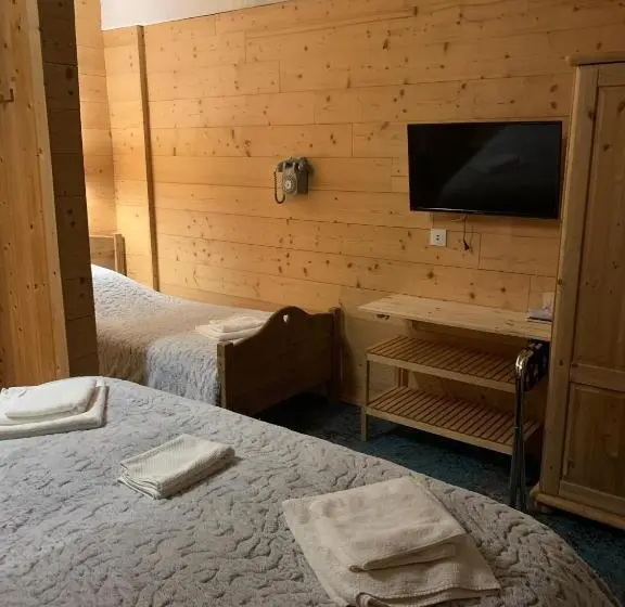 バルコニー付きスタンダードトリプルルーム, Hôtel L équipe