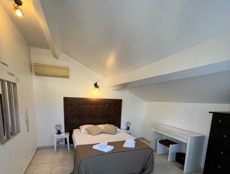 스탠다드 룸, Le Medieval