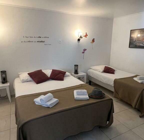 스탠다드 트리플 룸, Le Medieval