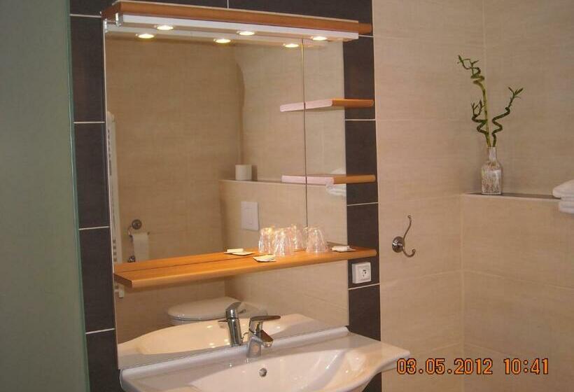 스탠다드 룸, Le Medieval