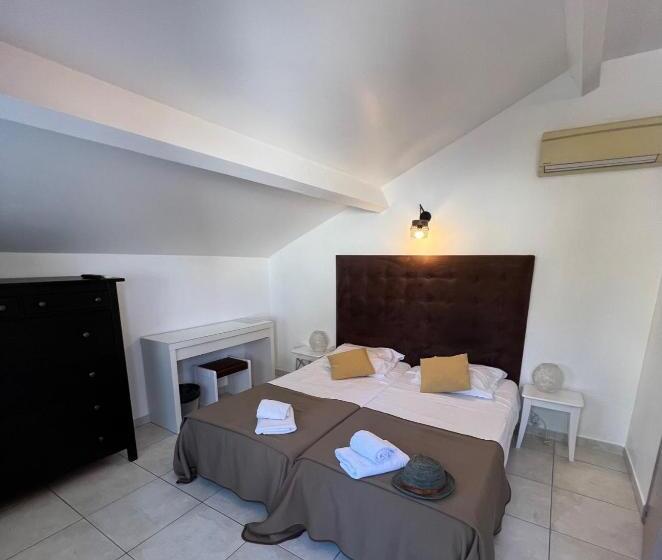 스탠다드 룸, Le Medieval