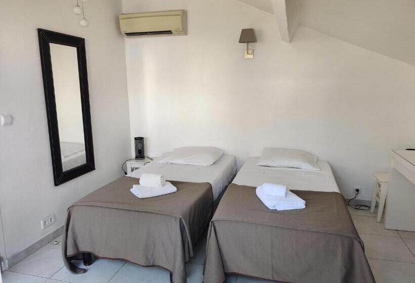 스탠다드 룸, Le Medieval