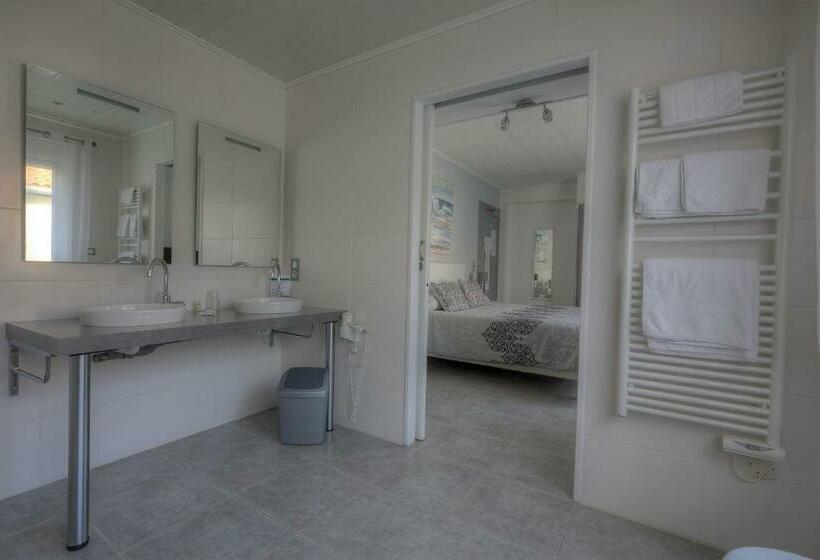 غرفة ديلوكس, Hôtel Le Nautile