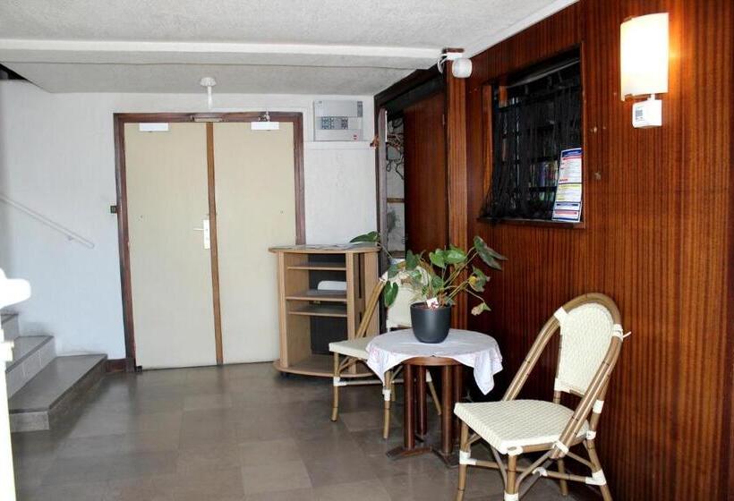 غرفة قياسية حمام مشترك, Hôtel Le Relais