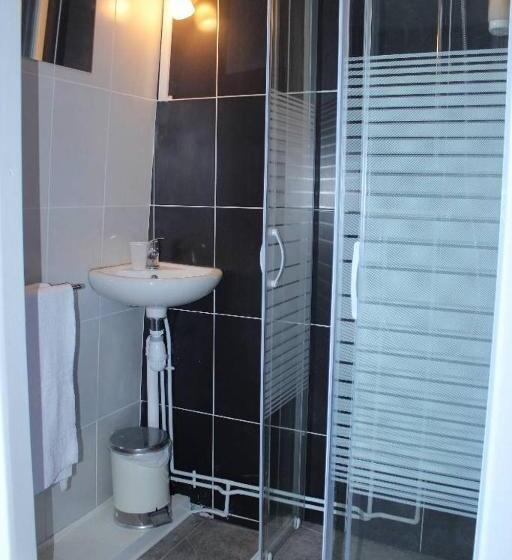 غرفة قياسية حمام مشترك, Hôtel Le Relais