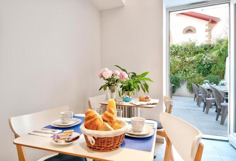 Номер Стандарт, Hôtel Le Saphir