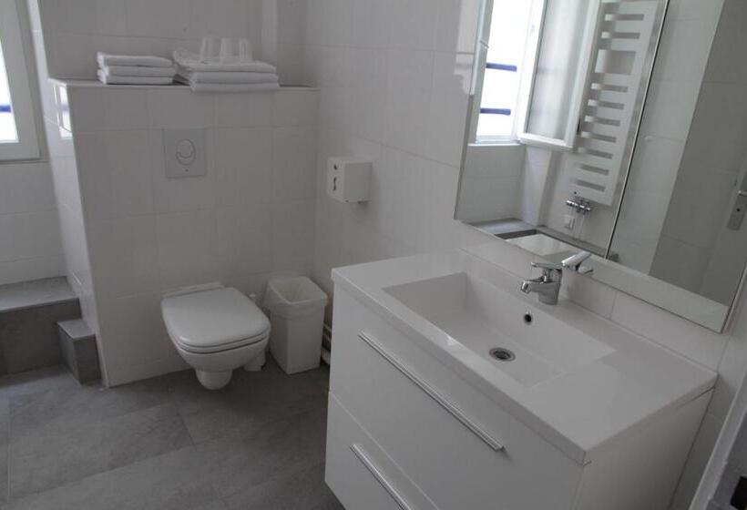 Номер Стандарт Трехместный, Hôtel Le Saphir