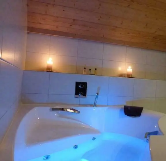 Sviitti Parveke, Hôtel Restaurant Les Sapins Wellness & Gourmet