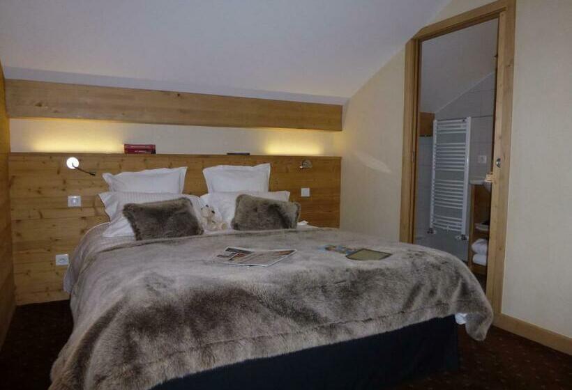 חדר סטנדרט עם מרפסת, Hôtel Restaurant Les Sapins Wellness & Gourmet