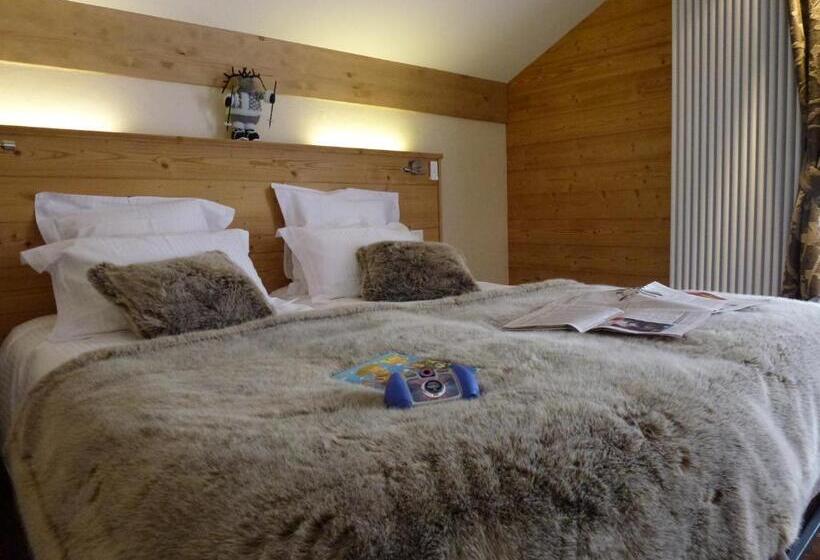 חדר סטנדרט לשלושה עם מרפסת, Hôtel Restaurant Les Sapins Wellness & Gourmet