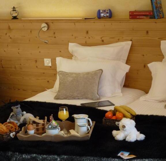 חדר סטנדרט לשלושה עם מרפסת, Hôtel Restaurant Les Sapins Wellness & Gourmet