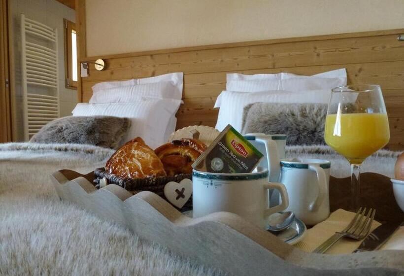 Трехместный Номер Стандарт с Балконом, Hôtel Restaurant Les Sapins Wellness & Gourmet