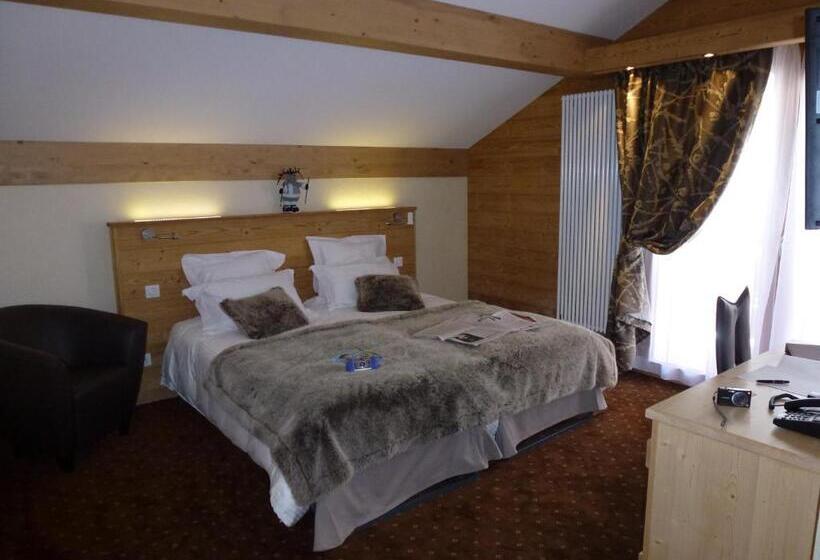 חדר סטנדרט לשלושה עם מרפסת, Hôtel Restaurant Les Sapins Wellness & Gourmet