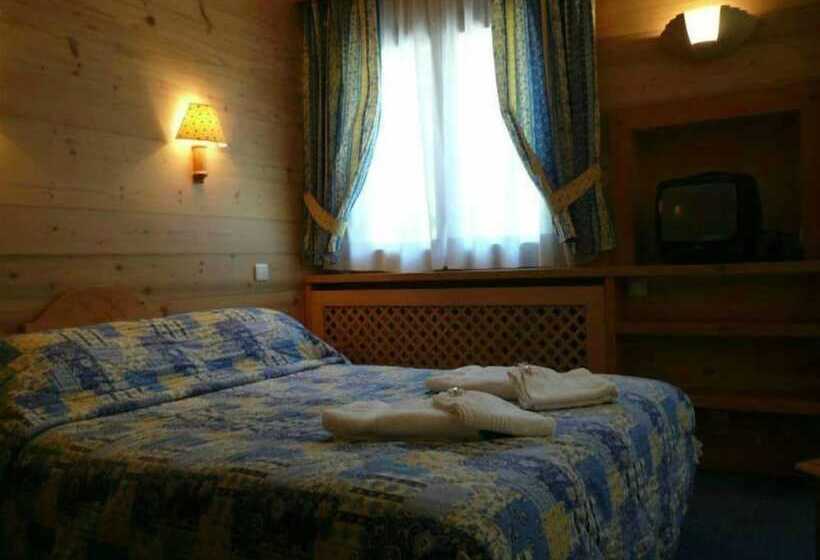 חדר סטנדרט עם מרפסת, Hôtel Restaurant Les Sapins Wellness & Gourmet