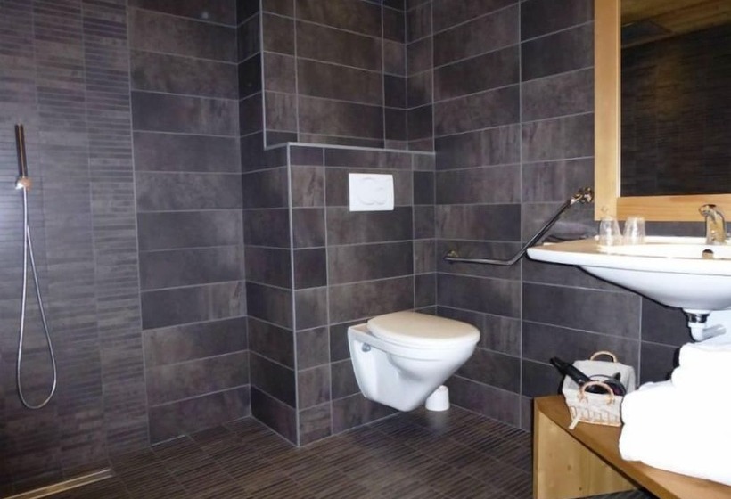 חדר סטנדרט עם מרפסת, Hôtel Restaurant Les Sapins Wellness & Gourmet