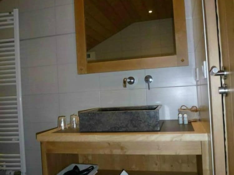 חדר סטנדרט עם מרפסת, Hôtel Restaurant Les Sapins Wellness & Gourmet