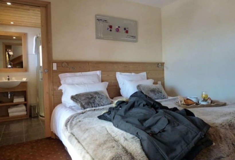 חדר סטנדרט לשלושה עם מרפסת, Hôtel Restaurant Les Sapins Wellness & Gourmet