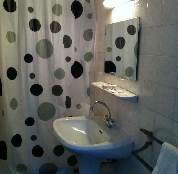 غرفة قياسية حمام مشترك, La Bastide De Pont Royal