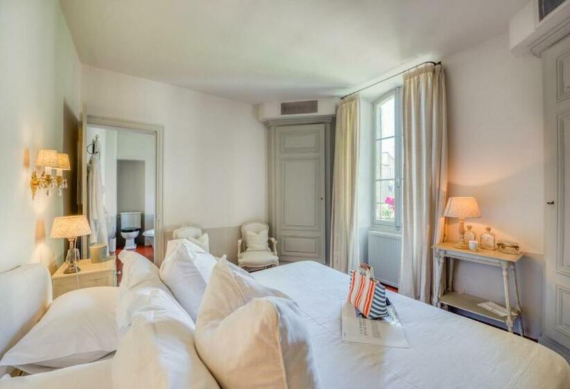 جناح, La Maison Du Village