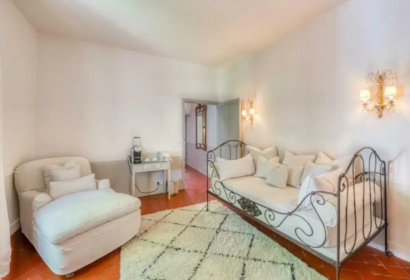 スイート, La Maison Du Village