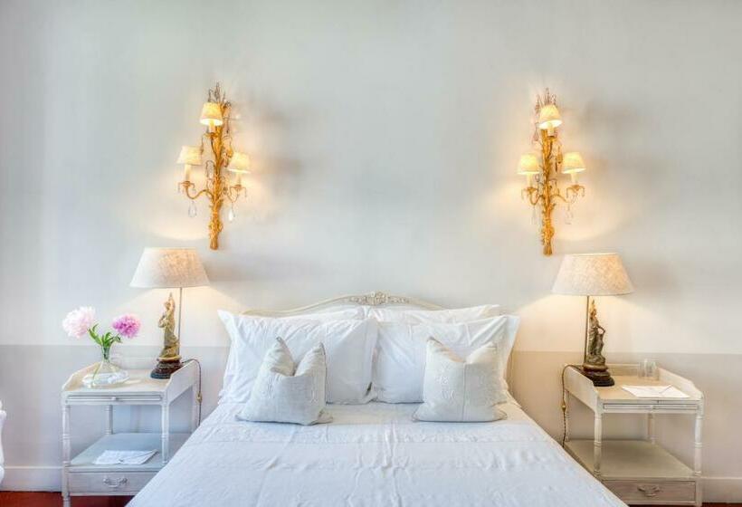 جناح عائلي, La Maison Du Village