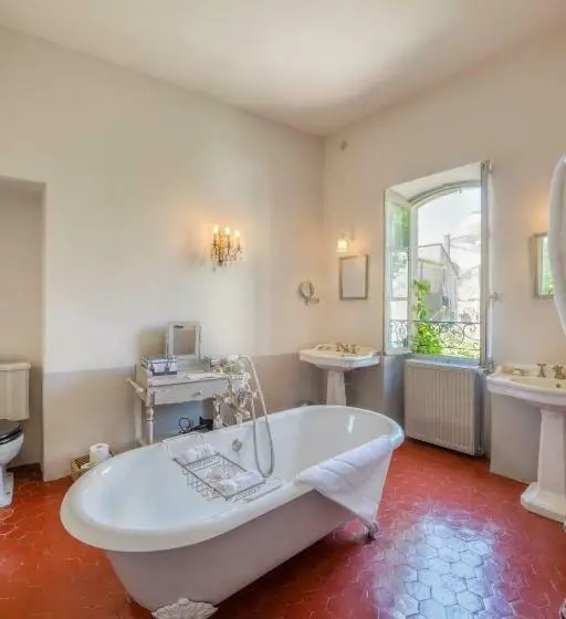 スイート, La Maison Du Village